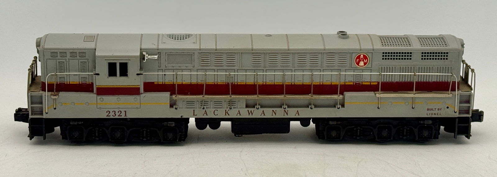 Lionel 2321 Lackawanna FM Trainmaster Diesel Locomotive (1 of 4)