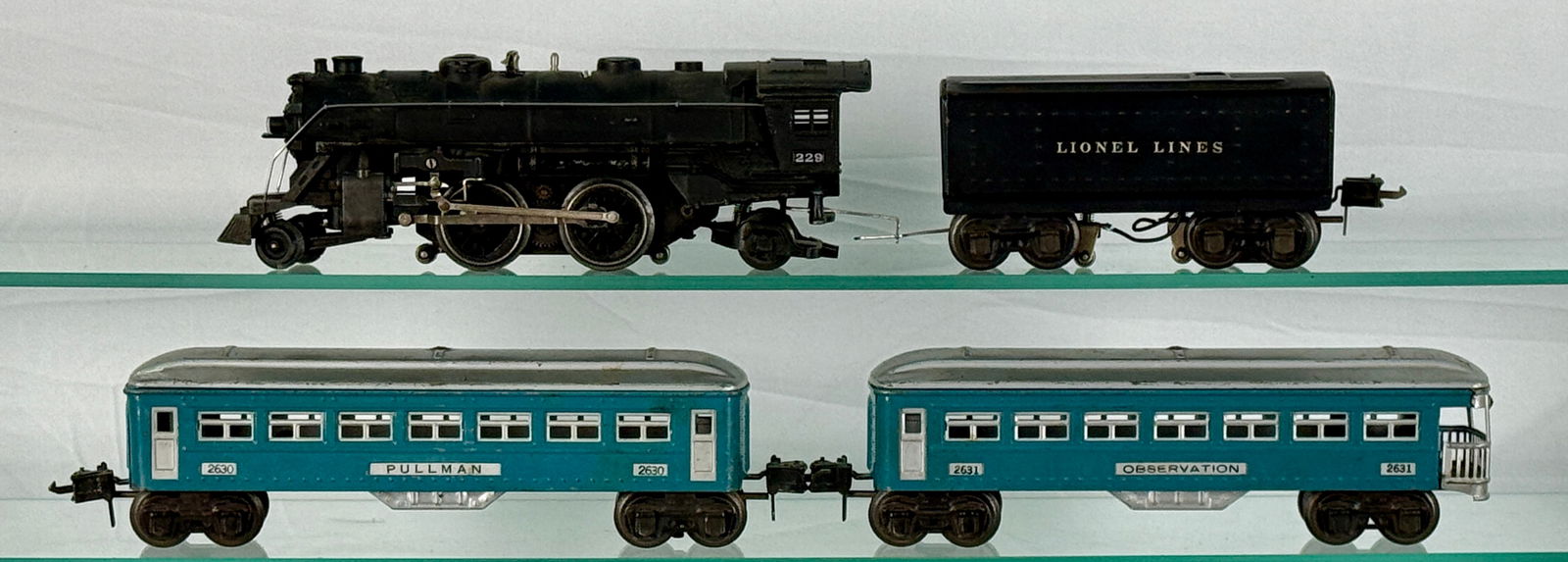 Lionel O Gauge Passenger Train Set. (1 of 2)