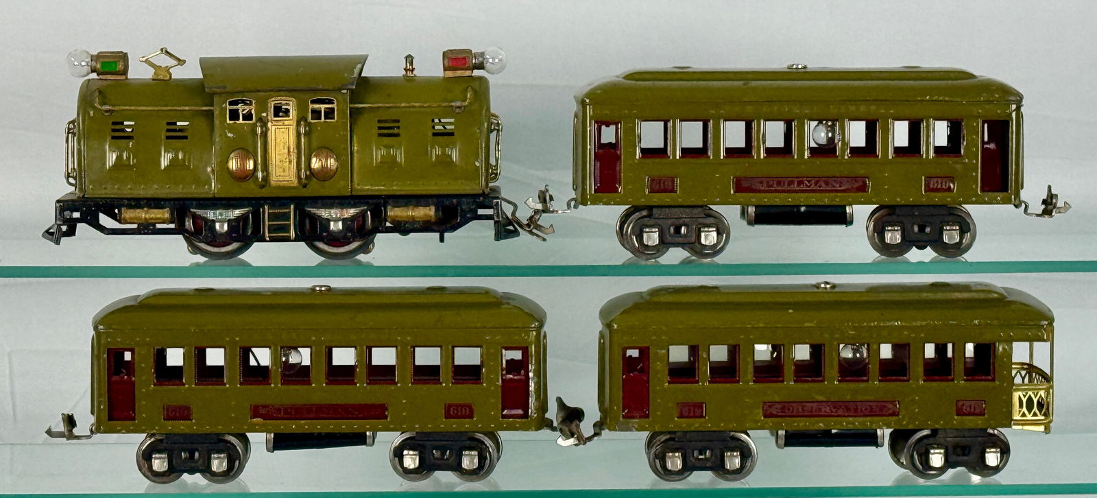 Lionel Prewar O Gauge Passenger Set. (1 of 2)