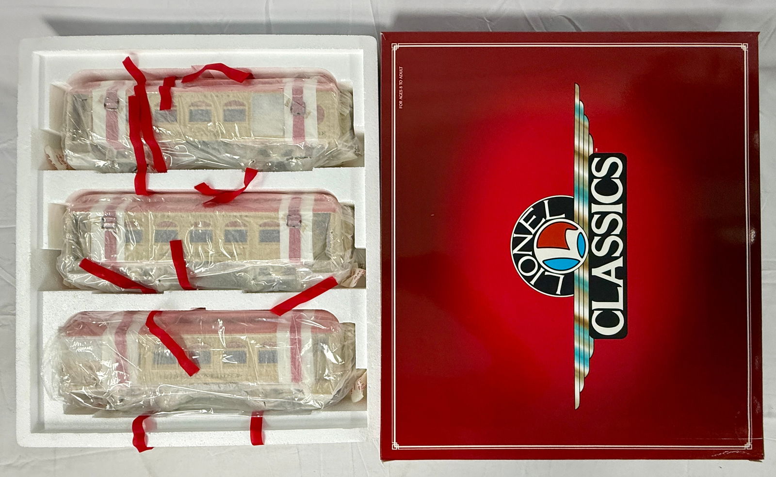 Lionel Classics Standard Gauge Passenger Car Set, No. 6-13412 (1 of 3)