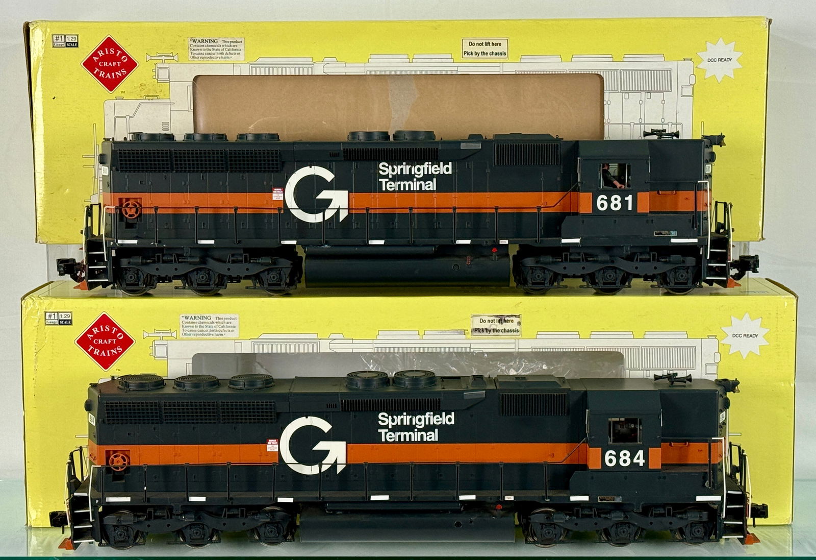 2 Aristo-Craft Trains G-Scale 1:29 SD-45 Diesel Locomotives, Springfield Terminal Livery (1 of 3)