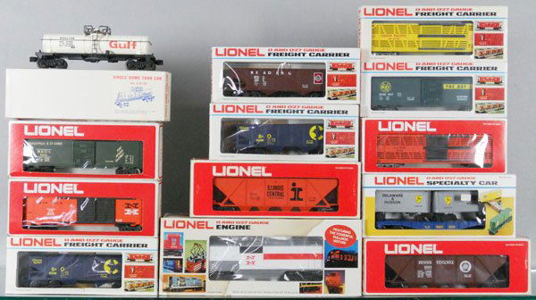 LIONEL TRAIN SET: O ga, 8864 New Haven F3 dummy unit w/freight cars 9226, 9719, 9742, 9763, 2 #9038, 9728, 9427, 9263, 6105, 9264, 9150, orig boxes minor wear, C8-9.