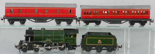 TRIX TRAIN SET: TT ga, Pytchley loco & tender w/2 coaches, 1 has dent in roof, C5.