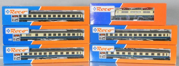ROCO GERMAN TRAIN SET: HO ga, 2-rail, 43413, 2 #44746, 44747, 44748, 44749, orig boxes minor wear, C9.