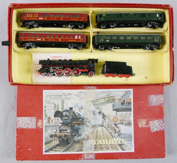 MARKLIN TRAIN SET: HO ga, F800 loco & tender w/cars 346/3, 346/2, 346/4, 346/1, w/track, orig box & insert worn & tape residue, C5-6.