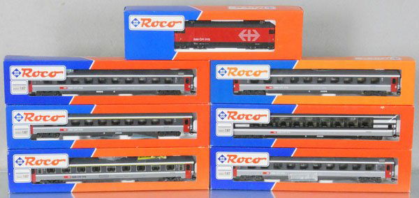 ROCO SWISS TRAIN SET: HO ga, 2-rail, 43644 loco w/cars 44669, 44771, 44769, 3 #44770, orig boxes, C9.