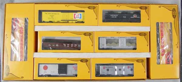 LIONEL 1970 SOUTHERN PACIFIC TRAIN SET: O ga, 8961 & 8960 diesels w/cars 9881, 9315, 9732, 9313, 9329, 9316, orig boxes, set box & insert, C9.