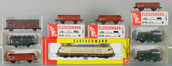 FLEISCHMANN TRAIN SET: HO ga, 2-rail, 4375 electric loco w/cars 5051, 5205, 3 #5012, 2 #5301, Roco box car, orig boxes minor wear, C7-9.