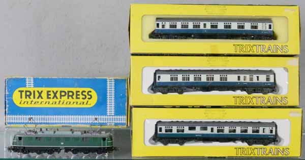 TRIX TRAIN SET: HO ga, 2-rail, 2434 electric loco, w/cars 1922 & 1923, 1 unnumbered coach, orig boxes minor wear, C7-8.