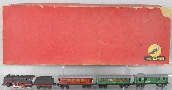 TRIX TRAIN SET: HO ga, 3-rail, 9/252 die cast loco & tender, w/3 coaches, orig box & insert worn, C6-7.