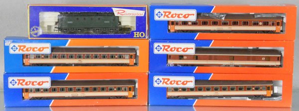 RIVAROSSI & ROCO TRAIN SET: HO ga, 2-rail, Rivarossi #41 loco, w/Roco cars 44376, 44313, 3 #44314, orig boxes, C9.
