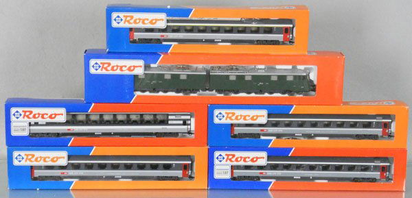 ROCO SWISS TRAIN SET: HO ga, 2-rail, 43770 loco w/cars 44769, 44771, 3 #44770, orig boxes, C9.
