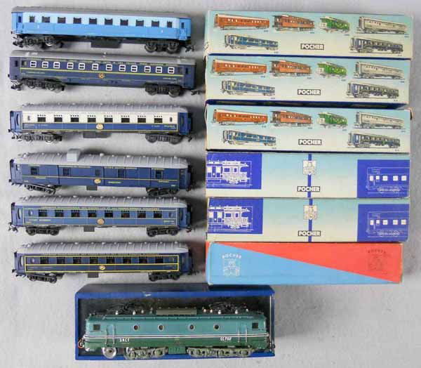POCHER TRAIN SET: HO ga, 2-rail, 801/2 electric loco, 1 trunk broken, die cast fatigue on trucks, w/6 CIWL coaches, orig boxes worn & incom, C5-7.
