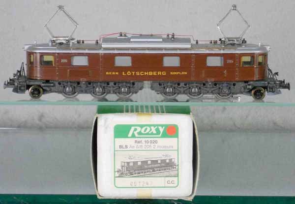 ROXY METROPOLITAN 10200 SWISS LOCO: HO ga, 3-rail, missing 1 light on front truck, small touch up spot on 1 side, 1 pantograph missing top slider, orig box & insert, C7-8.