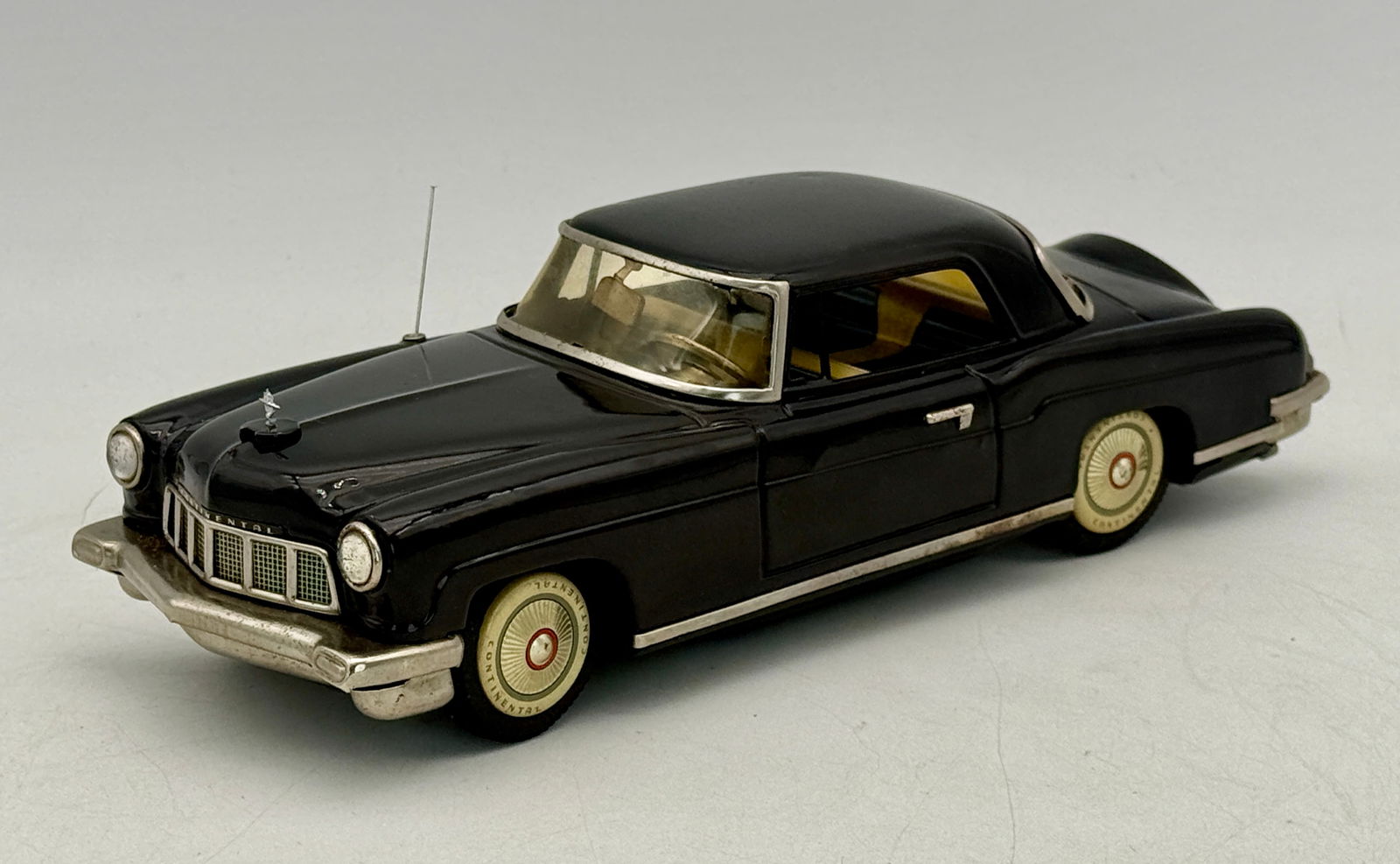 Linemar 1956 Lincoln Continental Mark II (1 of 2)