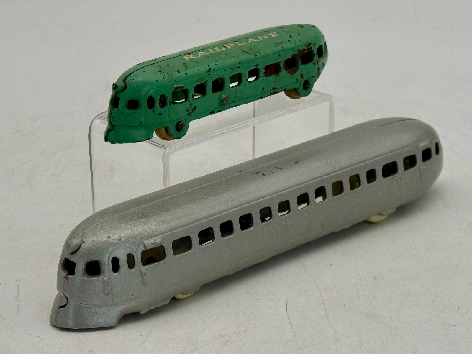 Two Arcade Cast Iron Pullman Railplane Toy Cars (1 of 2)