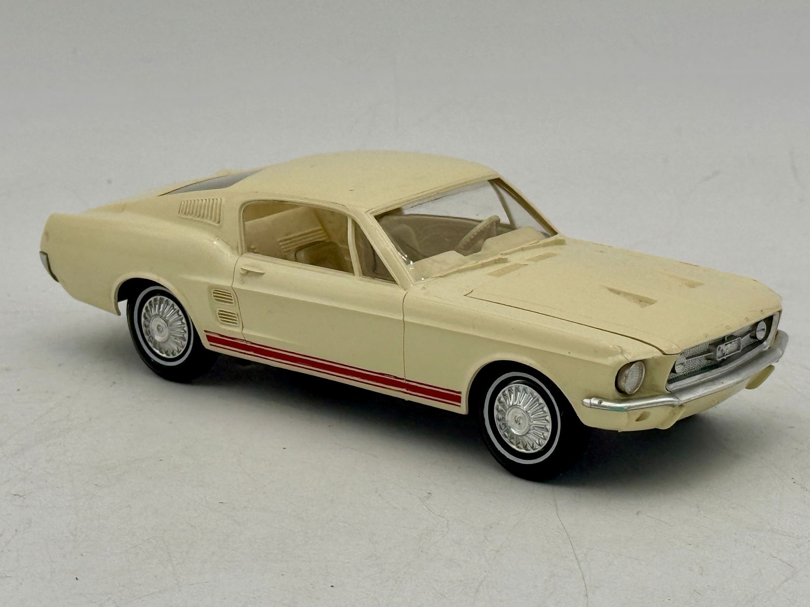 AMT 1967 Ford Mustang Fastback Model Car (1 of 3)