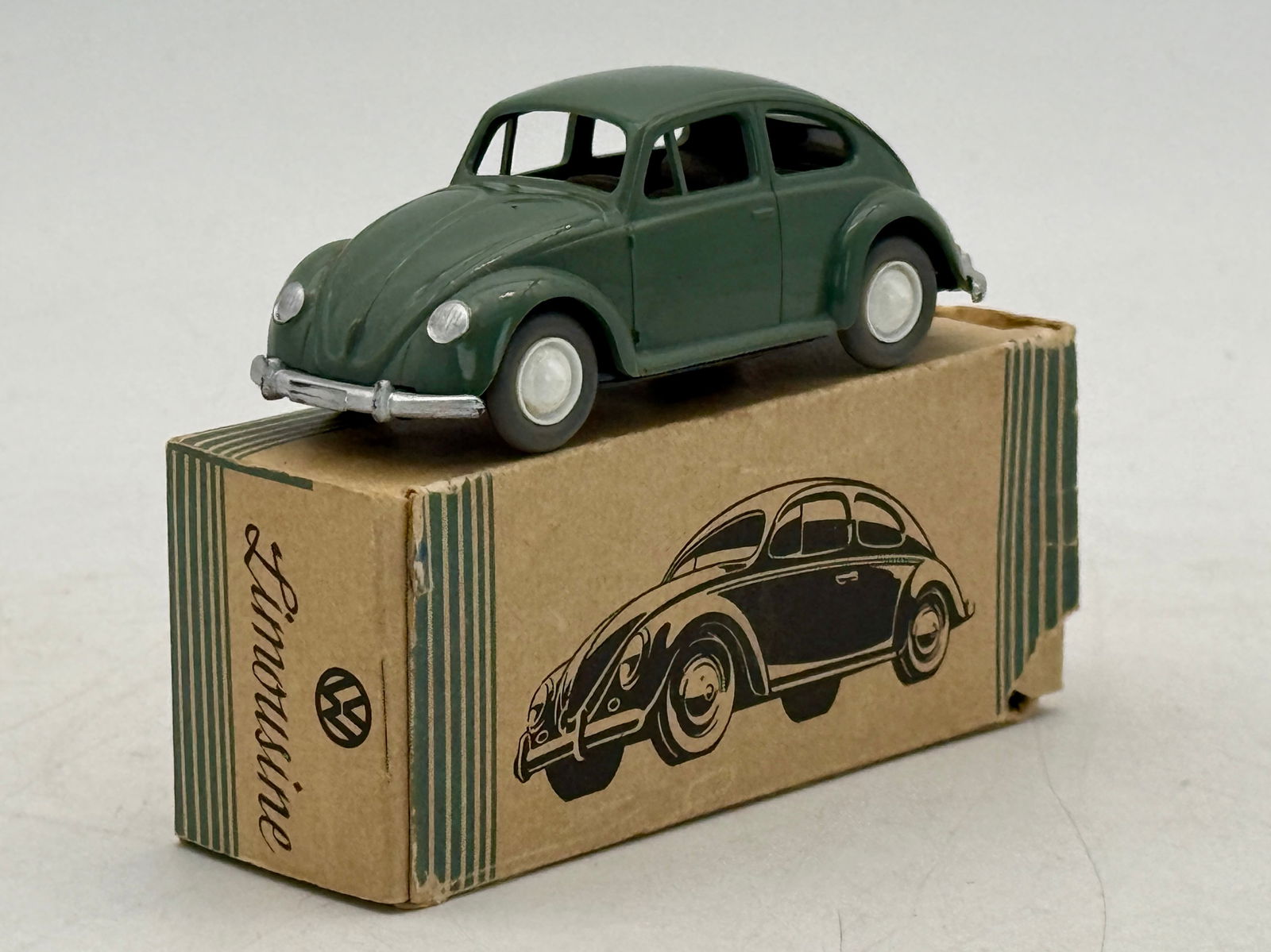 Wiking Dark Green Volkswagen Limousine with Box (1 of 2)