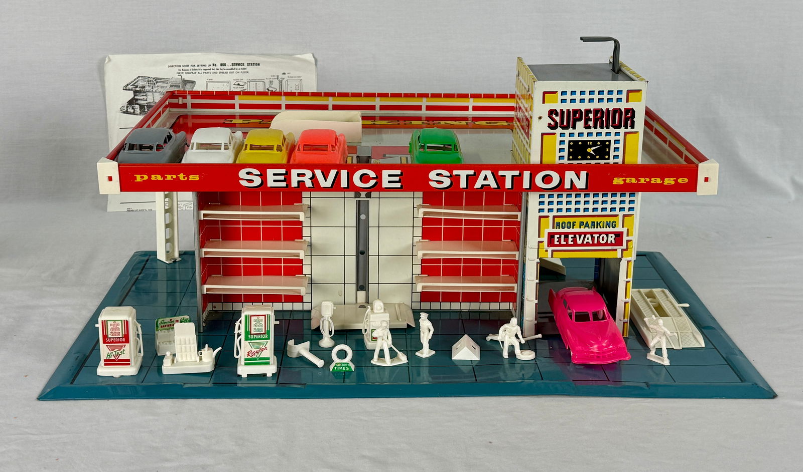 Vintage Brumberger Superior Service Station Tin Litho Playset with Six Cars (1 of 3)
