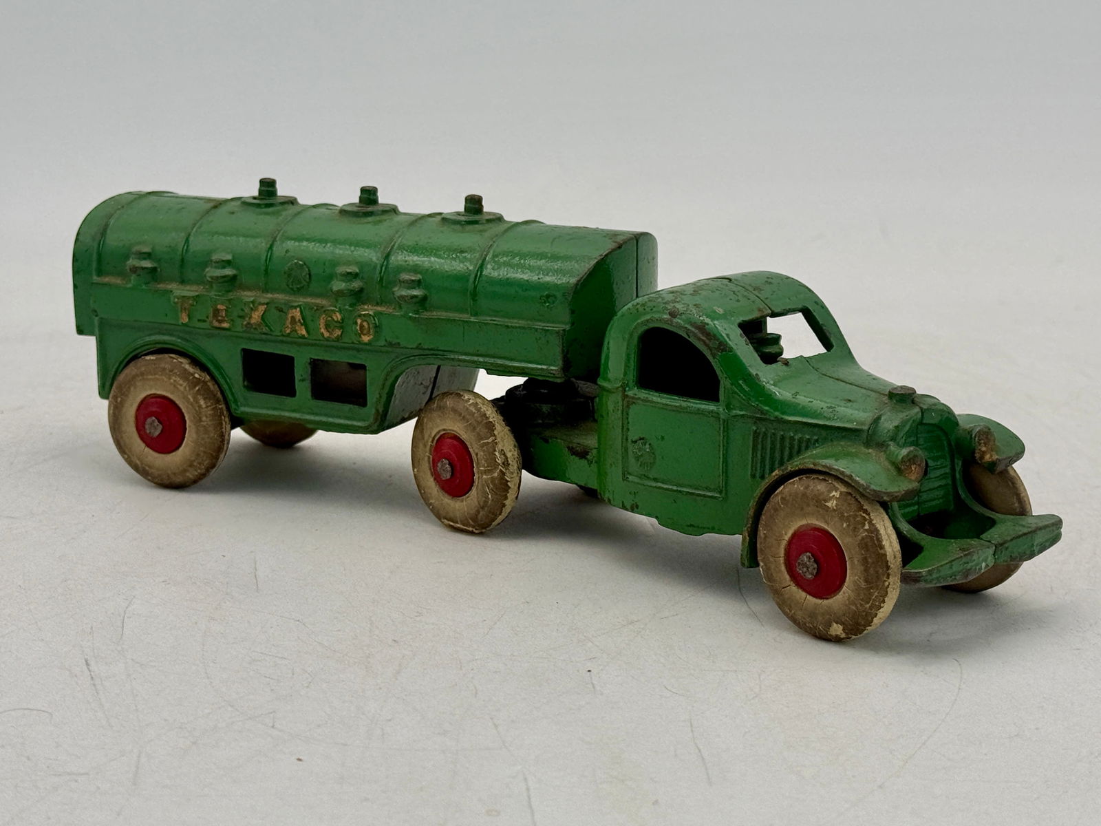 Kenton Cast Iron TEXACO Toy Tanker Truck (1 of 2)