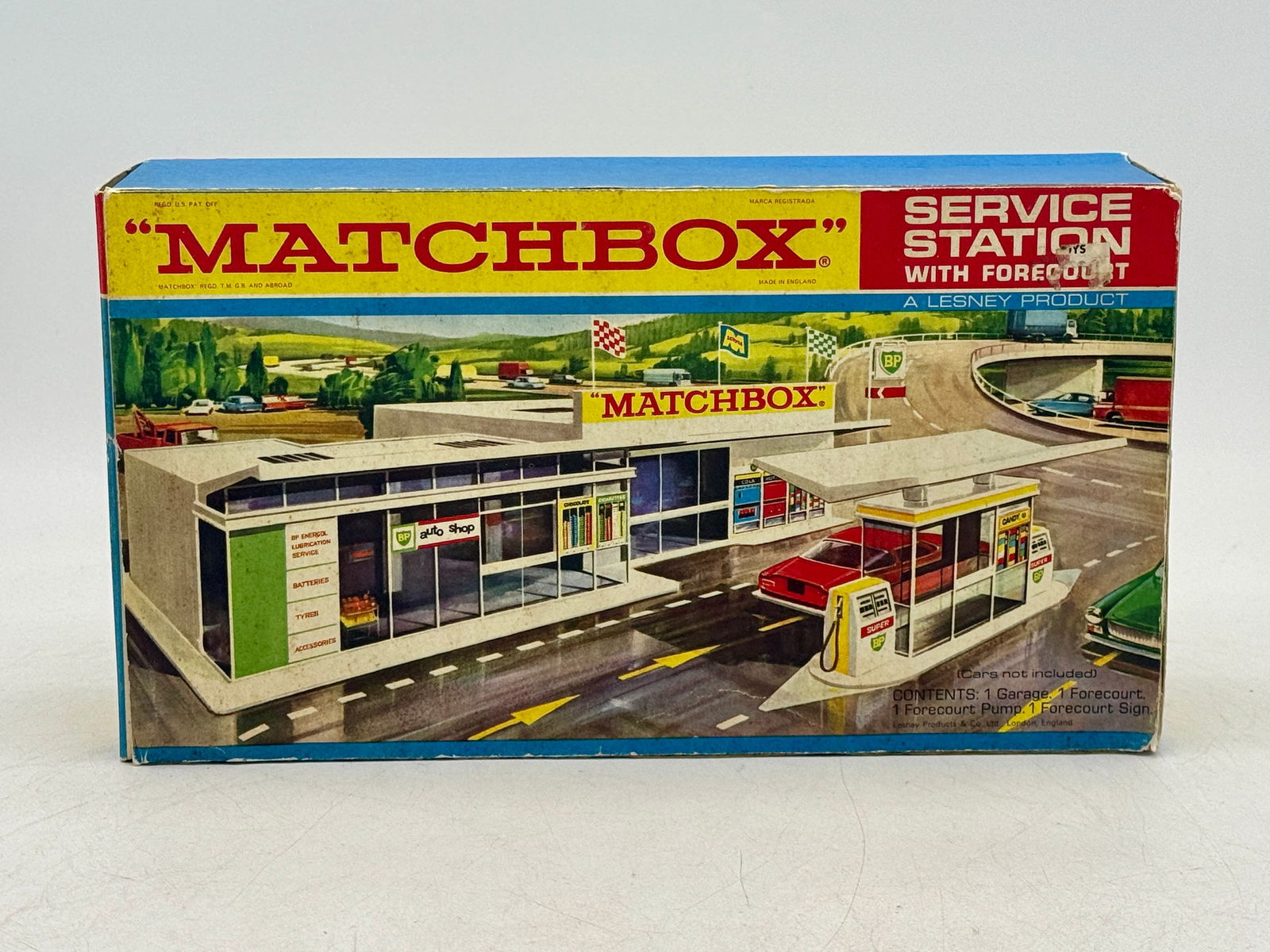 Matchbox Lesney MG-1 Service Station with Forecourt (1 of 3)
