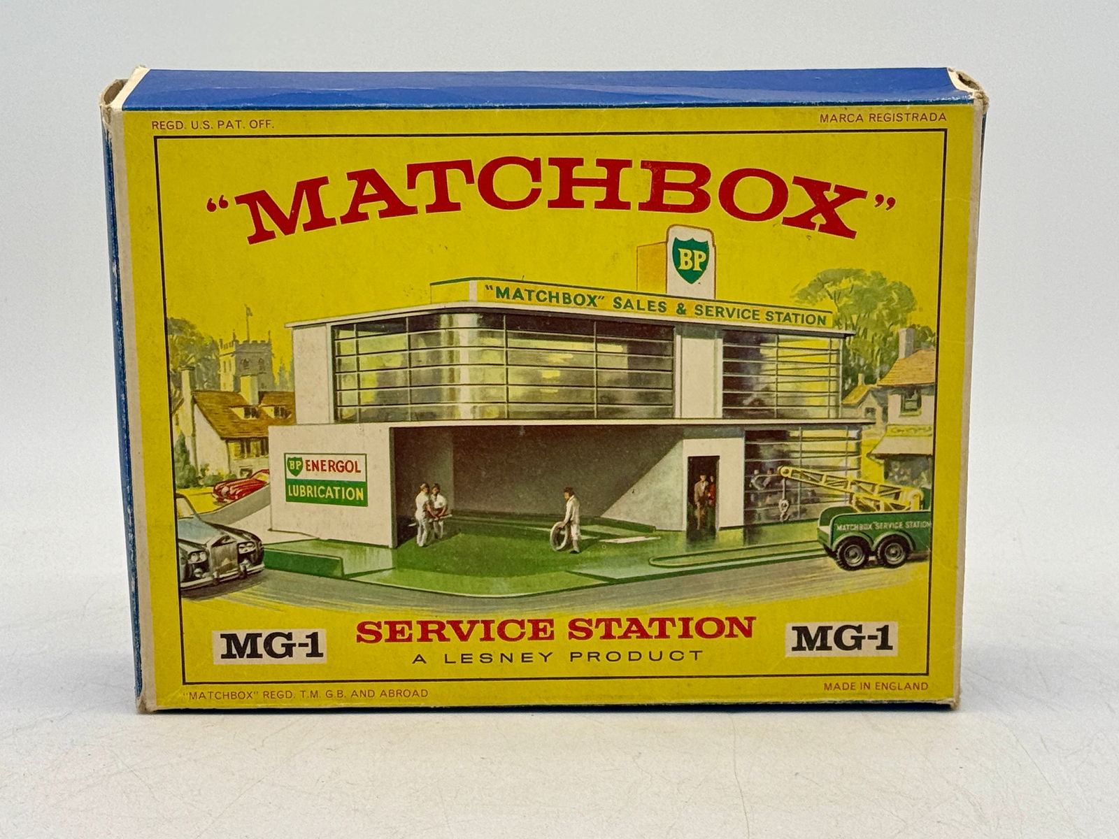 Matchbox MG-1 BP Service Station with A1A Pump Set (1 of 3)