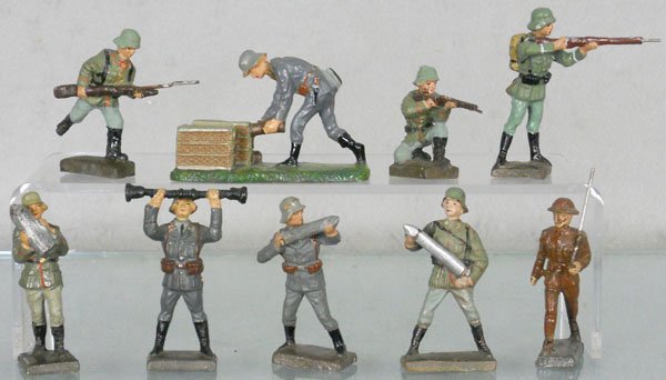 9 LINEOL GERMAN SOLDIERS: composition, minor cracking & chipping, C5-6.