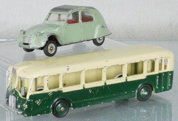 2 DINKY VEHICLES: FR558 2CV Citroen, FR570 Paris Bus, both have paint wear, C5.