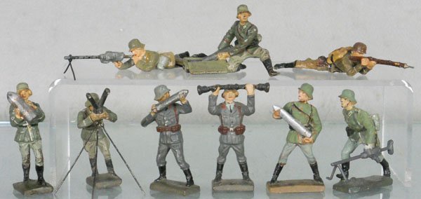 9 LINEOL GERMAN SOLDIERS: composition, minor cracking & chipping, C5-6.