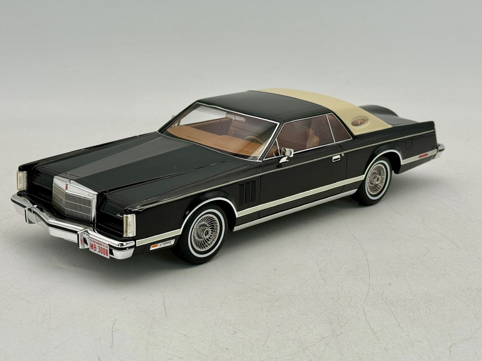 BoS-Models #129 1:18 1978 Lincoln Continental MK.V Coupe Model Car (1 of 4)