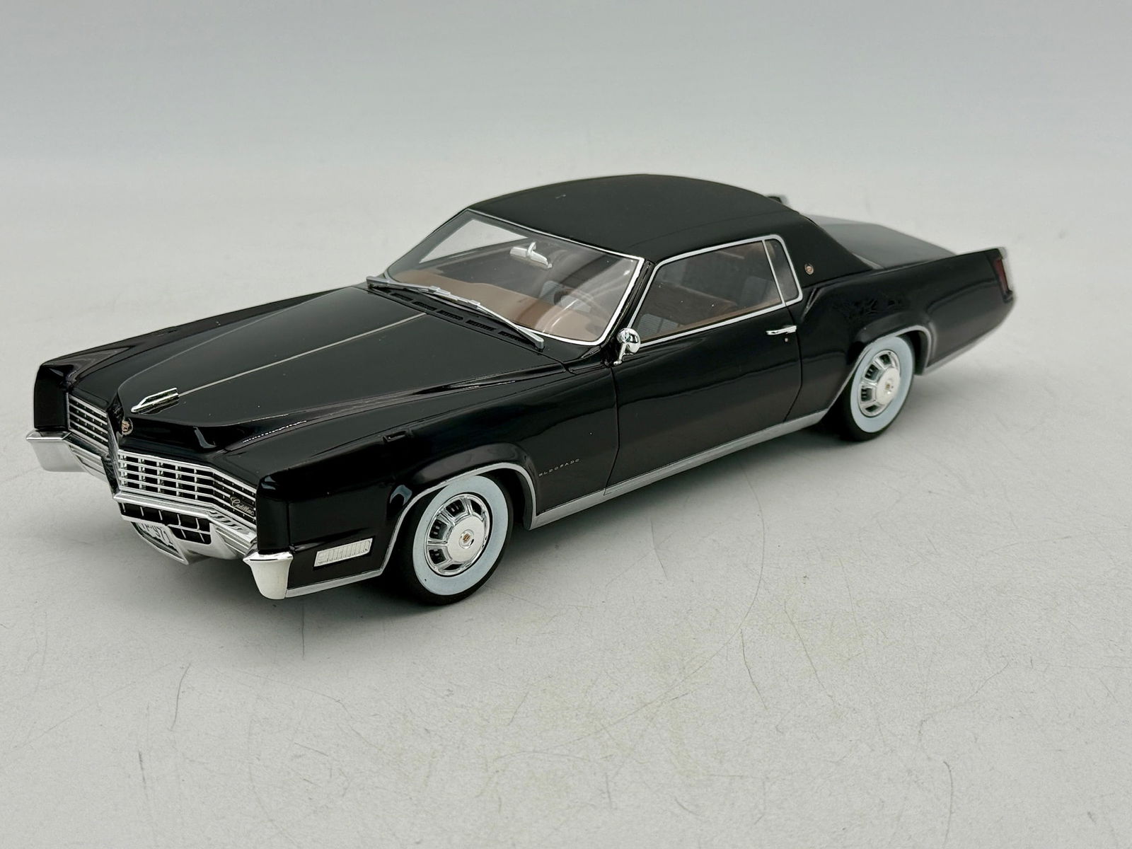 BoS-Models #64 1:18 Scale 1967 Cadillac Eldorado Model Car (1 of 4)