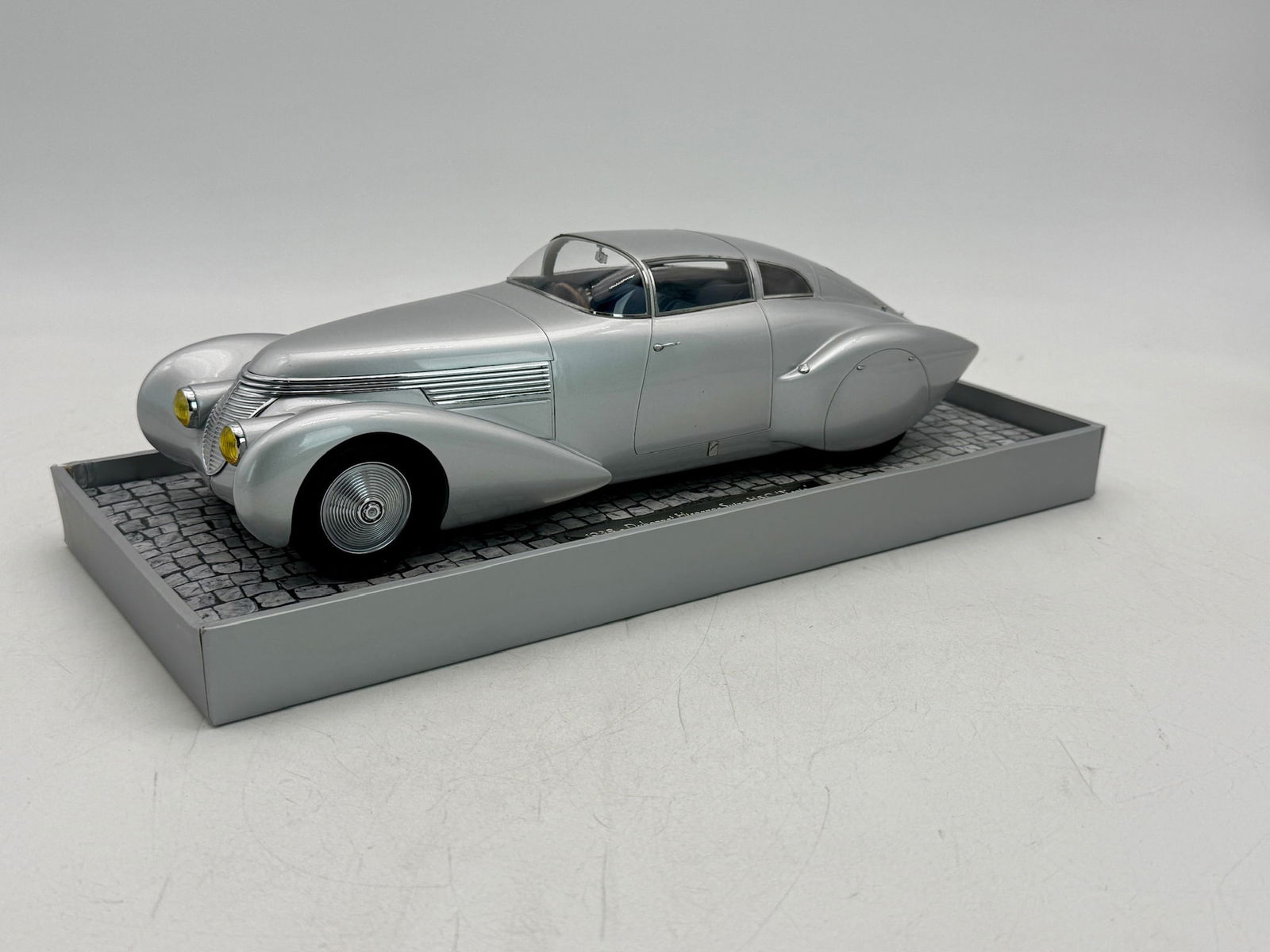 Minichamps 1938 Dubonnet Hispano-Suiza H6C Xenia Die-Cast Model Car (1 of 3)