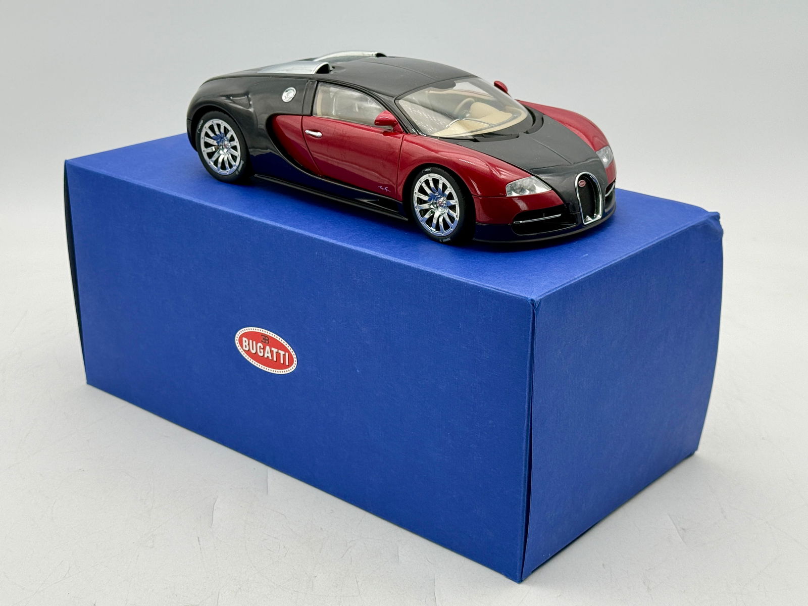 Auto Art Bugatti EB 16.4 Veyron Showcar Model Car (1 of 3)
