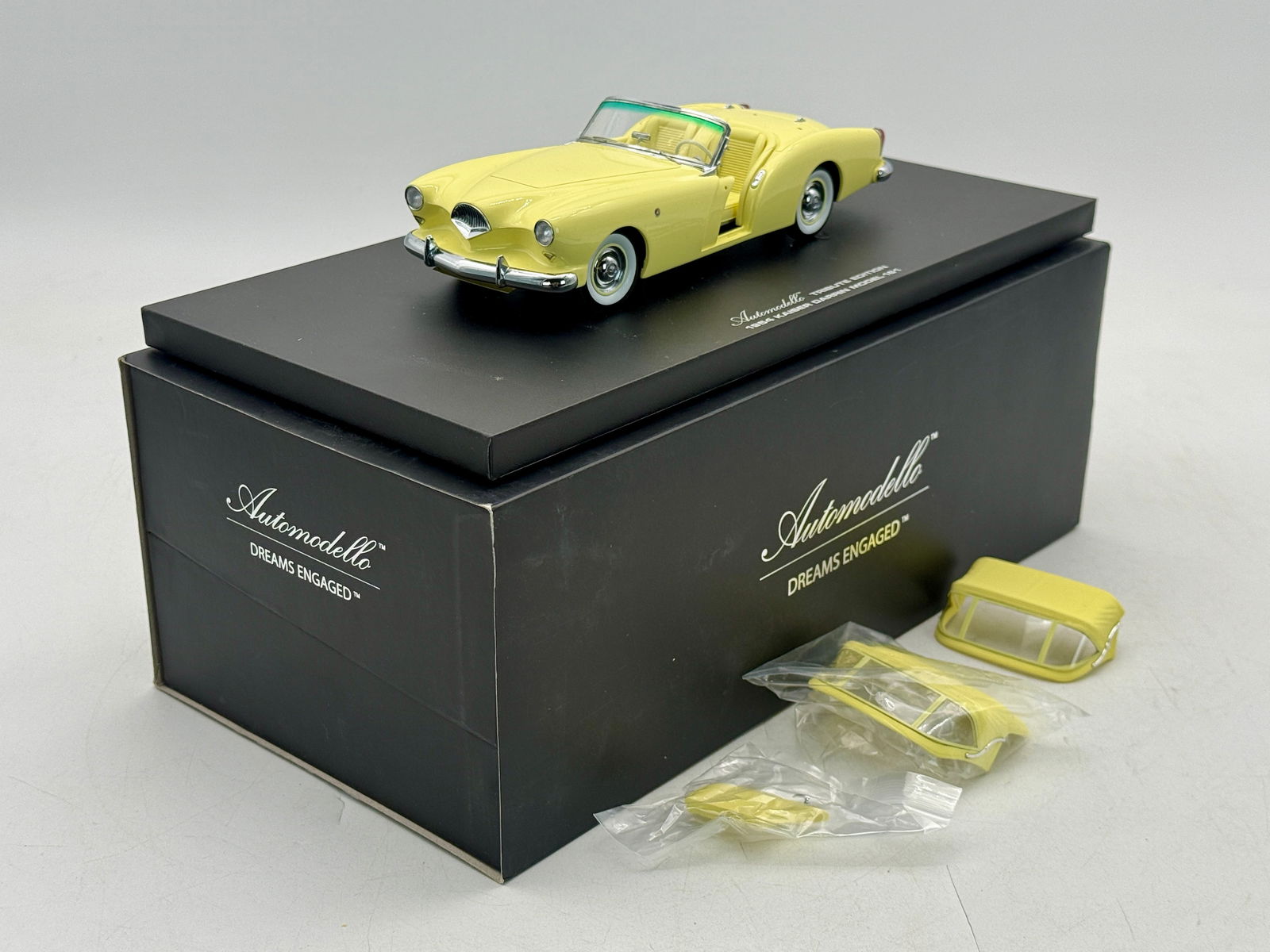 Automodello 1954 Kaiser Darrin Model 161 Tribute Edition (1 of 4)