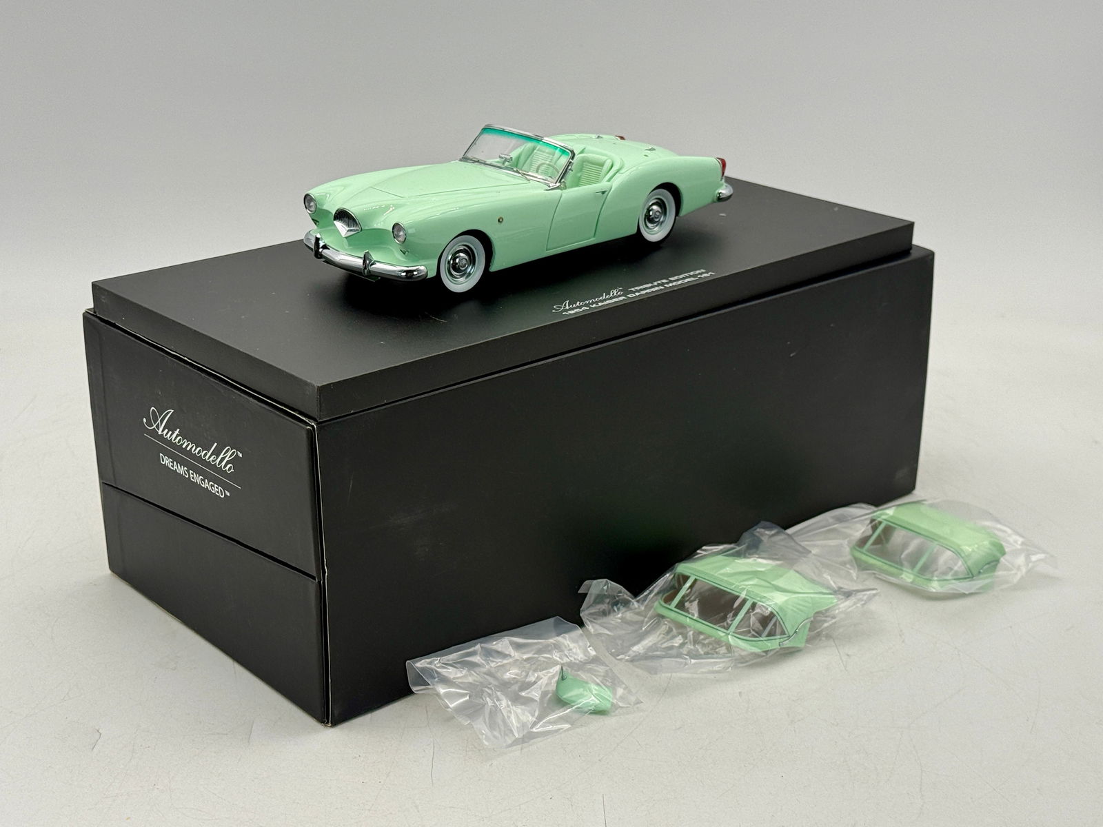 Automodello 1954 Kaiser Darrin 161 Cabriolet Tribute Edition 1:24 (1 of 4)