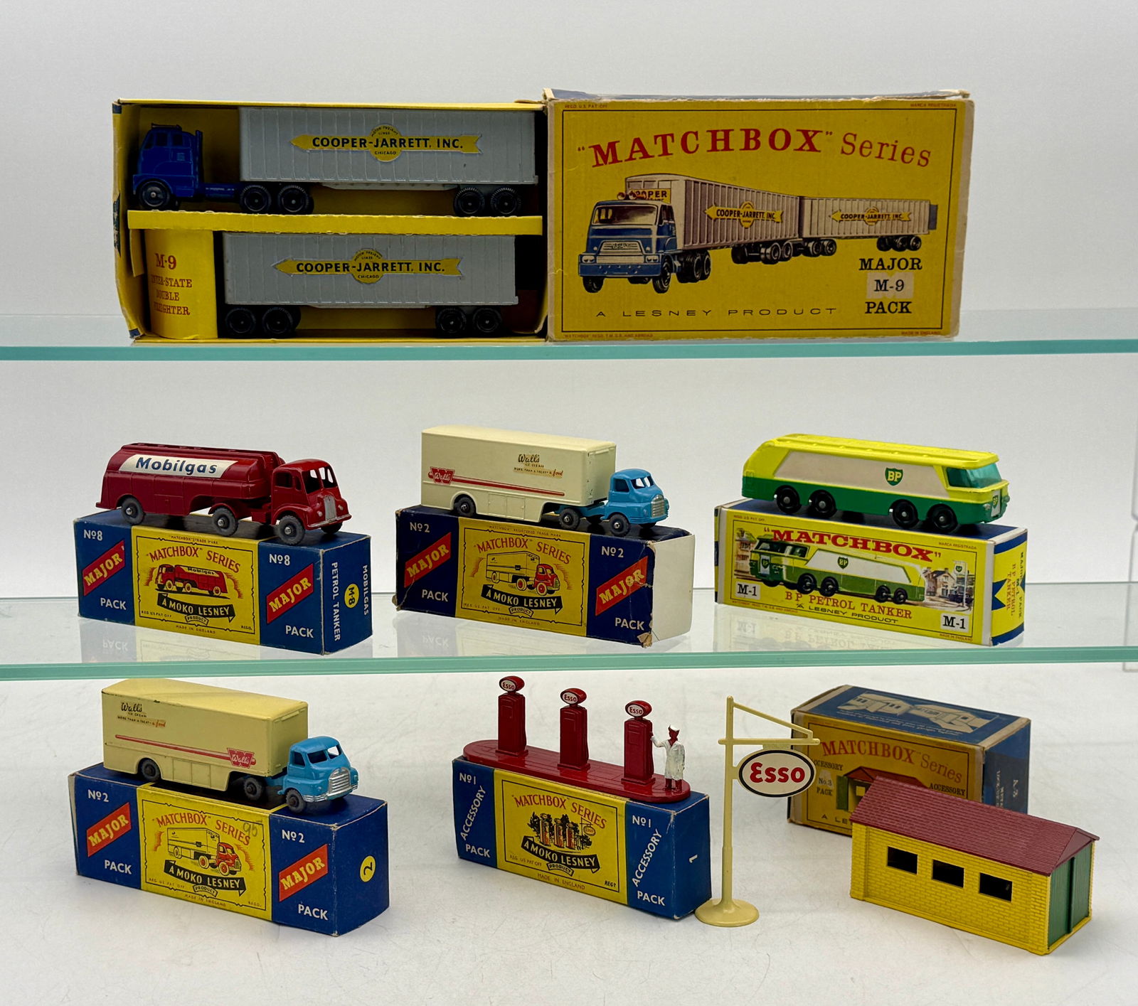 7 Vintage Matchbox Lesney Major and Accessory Packs (1 of 2)