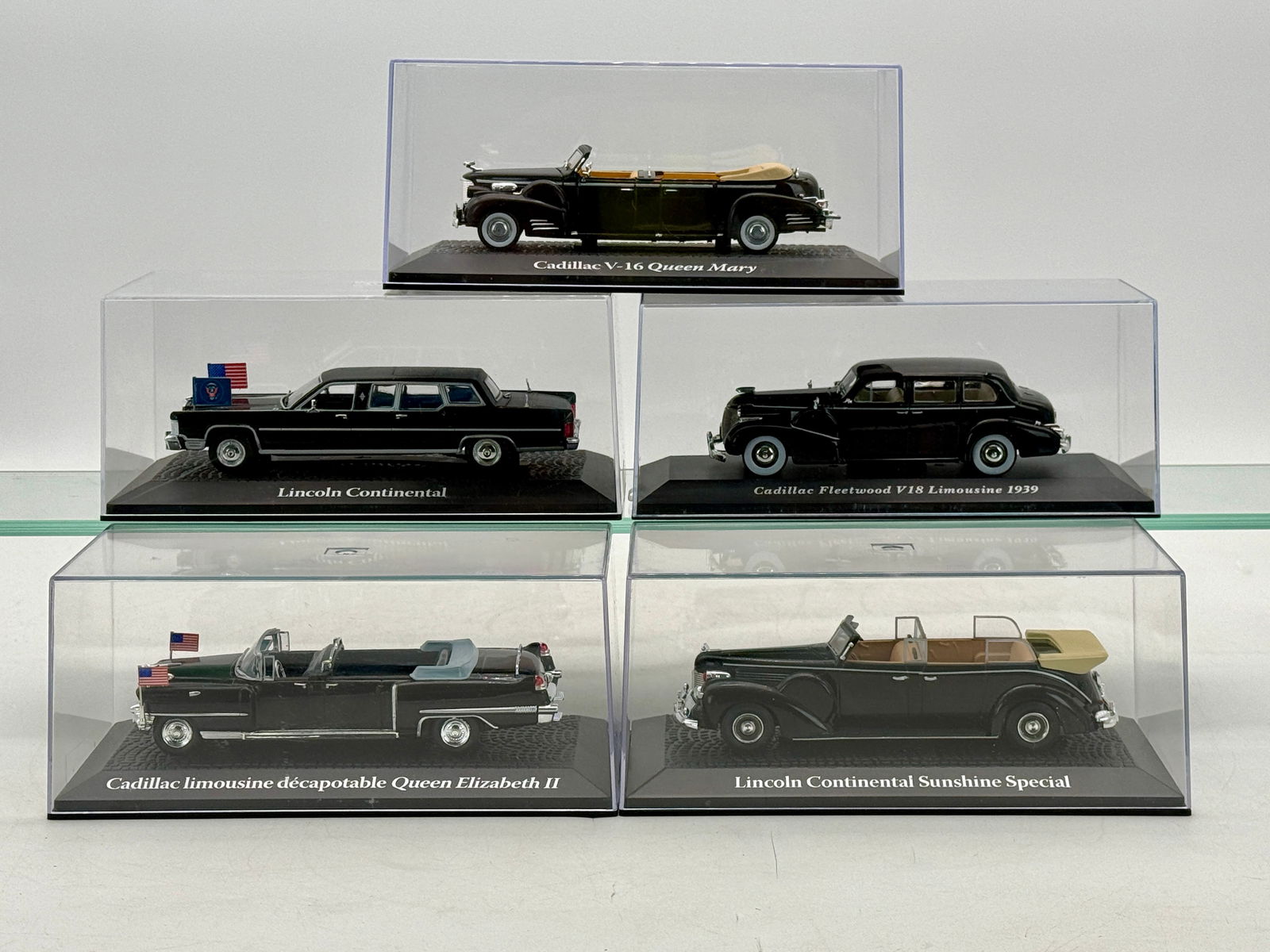 5 IXO Limousines: A collection of IXO resin black model cars in clear display cases including a Cadillac V-16 Queen Mary, Lincoln Continental, Cadillac Fleetwood V18 Limousine 1939, Cadillac limousine d?©capotable Que