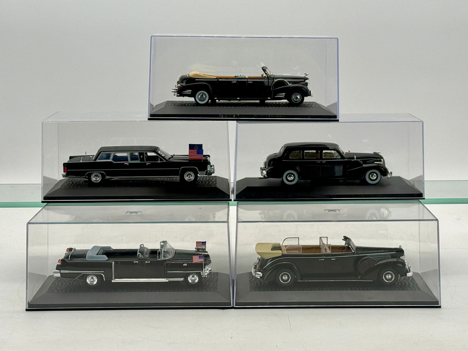 5 IXO Limousines - 2