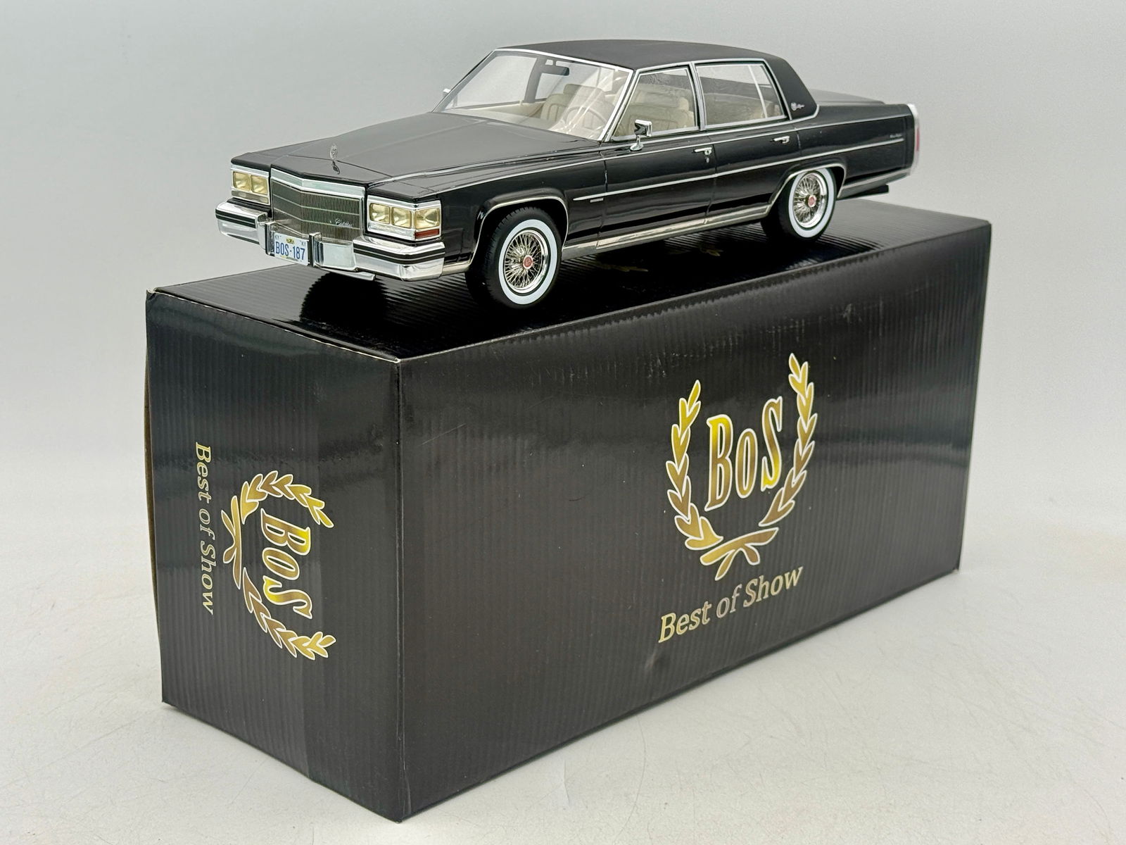 BoS-Models #0871982 Cadillac Fleetwood Brougham Sedan with Box (1 of 2)