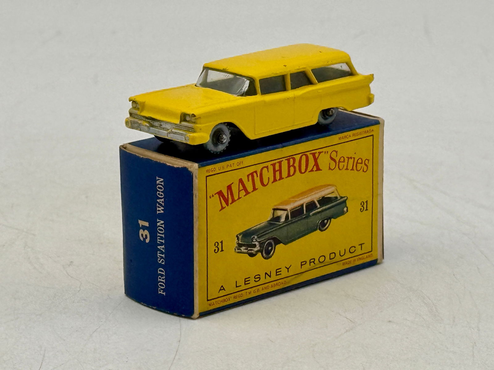Matchbox Lesney No. 31B1 American Ford Station Wagon with Box (1 of 3)