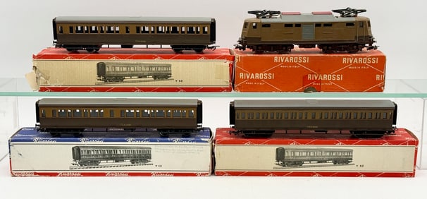 4 Rivarossi HO Scale FS E.424 Electric Locomotive and Passenger Coaches with Original Boxes