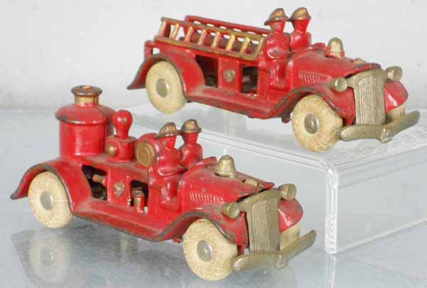 2 KILGORE FIRE ENGINES: painted cast iron, Ladder Wagon & Pumper, 5" long, C5-6.