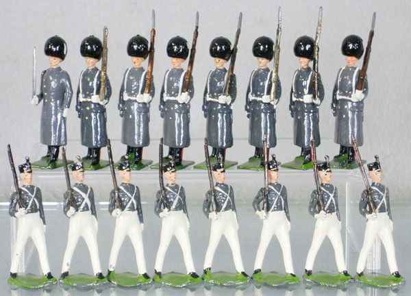 2 BRITAINS SETS: 312 Grenadier Guards, 8 pieces, 1 bayonnet tip broken, 299 West Point Cadets, 8 pieces, C8.