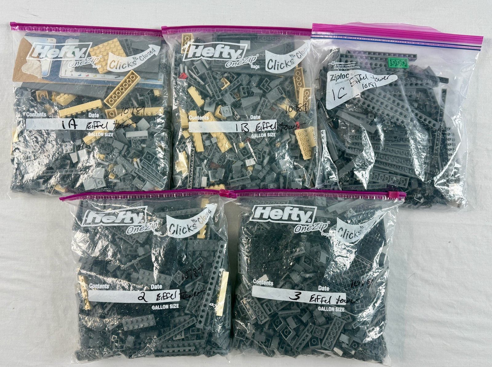 LEGO Eiffel Tower 1:300 Scale Set 10181 - 3