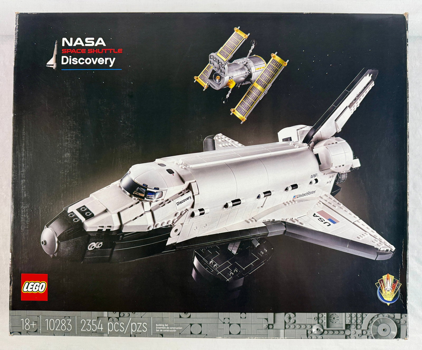 LEGO NASA Space Shuttle Discovery Set 10283 (1 of 6)