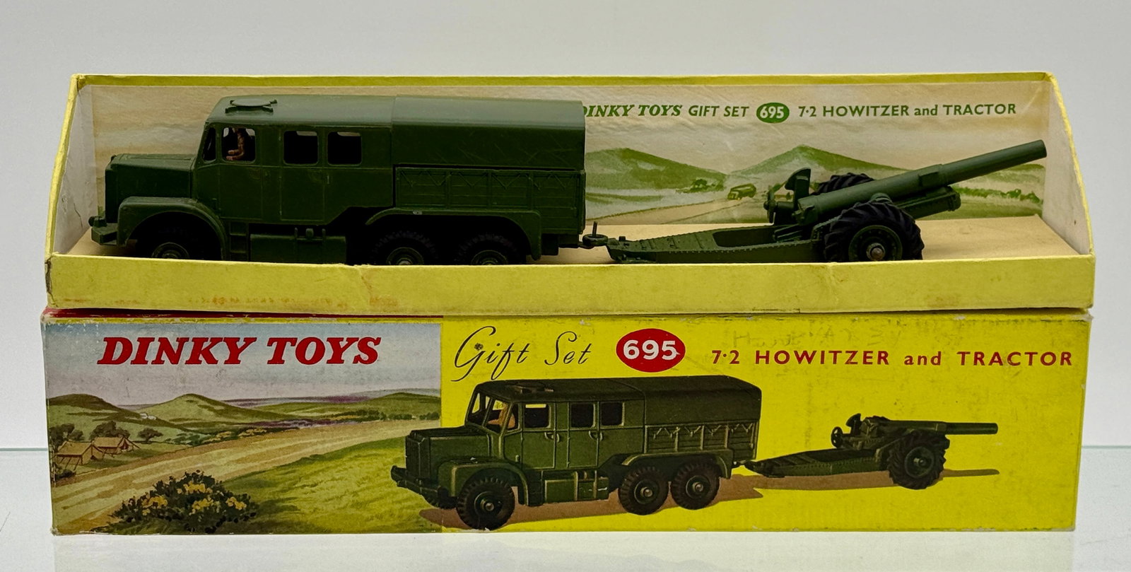 Dinky Toys Gift Set 695 7.2 Howitzer and Tractor (1 of 2)
