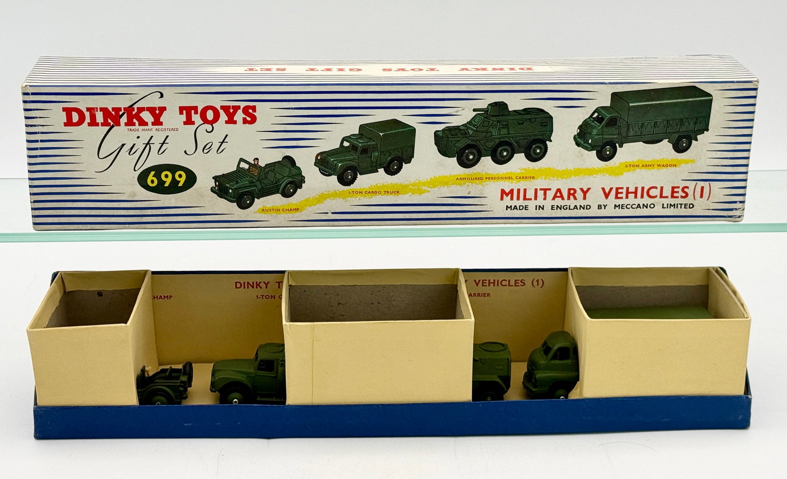Dinky Toys Gift Set 699 Military Vehicles (1) (1 of 3)