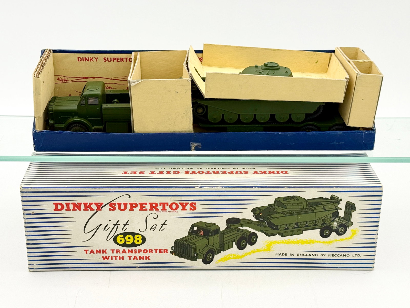 Dinky Supertoys Gift Set No. 698 Tank Transporter with Tank (1 of 3)