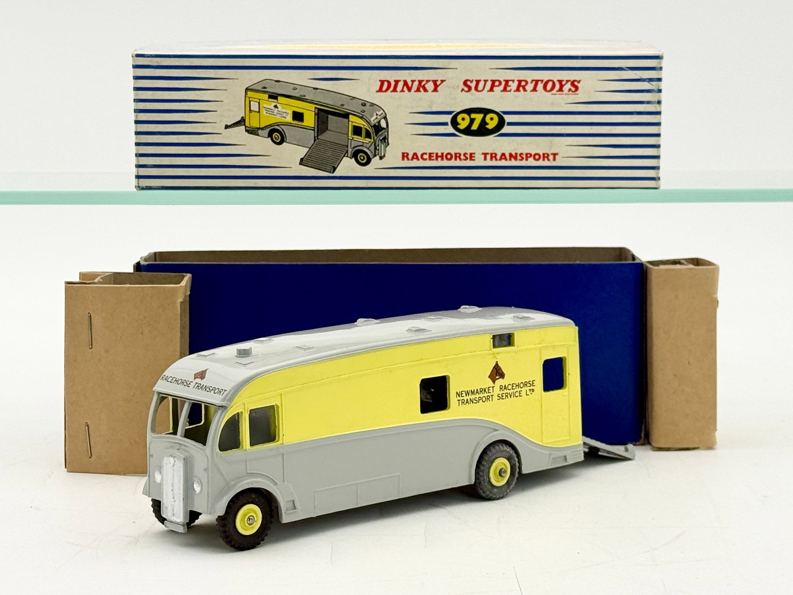 ミニカー DINKY SUPERTOYS 979 RACEHORSE TRANSPORT Dinky Supertoys No. 979 Newmarket Racehorse Transport With