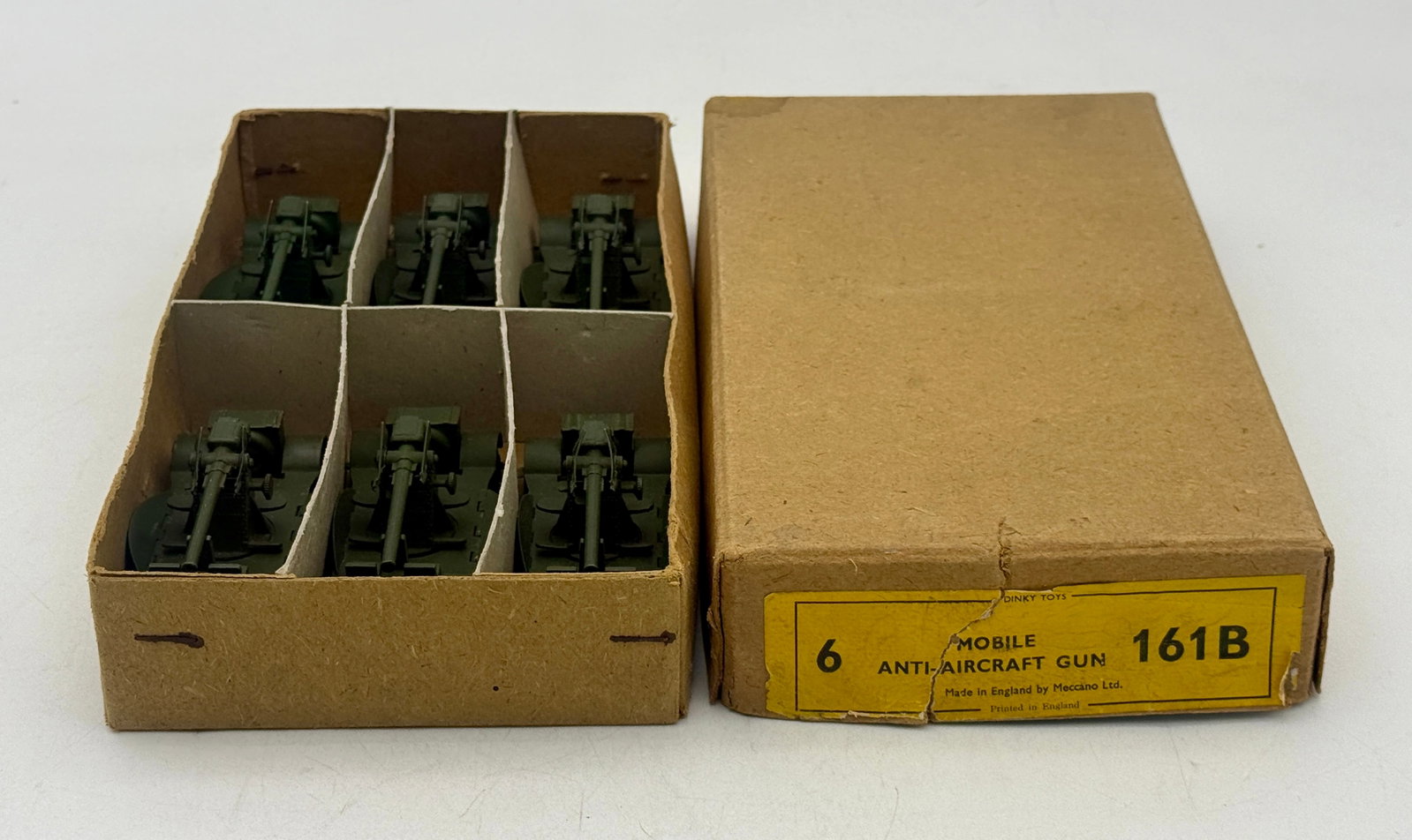 6 Dinky Toys 161B Mobile Anti-Aircraft Guns in Trade box (1 of 2)